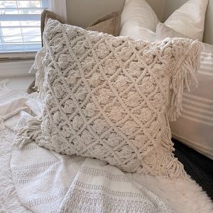 Yarn knotted pillow. Off white